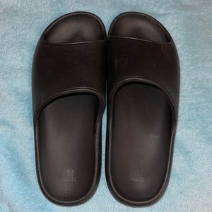 Black Robbie Slide Sandals